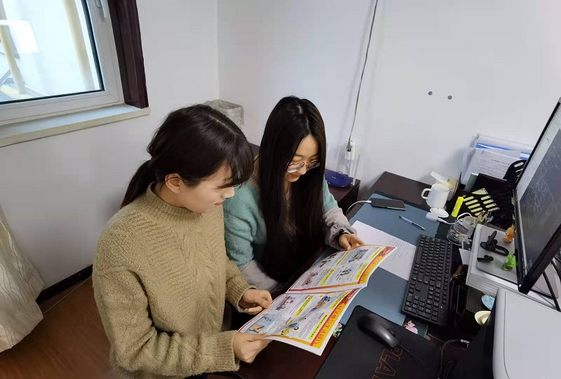 對(duì)女工開展專題宣講.jpg